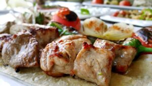 Kebab, Essen, türkische Küche, Grill, Präsentation Kebab, Lebensmittelprobe, Lebensmittelbilder, Menüfotos, Fleischgerichte, Fleischmenü, Grillmenü, Kebab, jídlo, turecká kuchyně, gril, prezentace kebabu, ochutnávka jídla, fotografie jídla, fotografie jídelního lístku, masové pokrmy, masové menu, grilované menu,  Kebab, Essen, Turkish cuisine, Grill, Kebab presentation, Food tasting, Food photos, Menu photos, Meat dishes, Meat menu, Grill menu, Kebab, Food, Turkish cuisine, Grill, 
